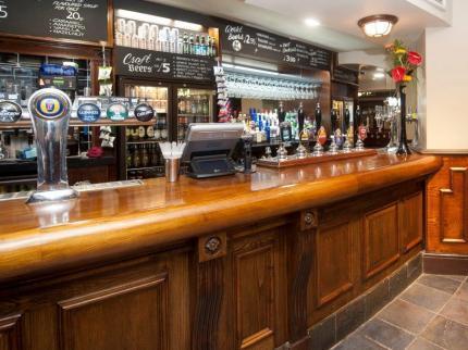 The Wyndham Arms-Wetherspoon Ξενοδοχείο Bridgend  Εξωτερικό φωτογραφία
