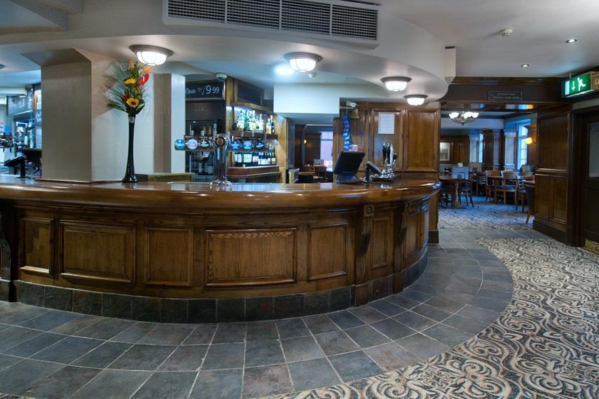 The Wyndham Arms-Wetherspoon Ξενοδοχείο Bridgend  Εξωτερικό φωτογραφία