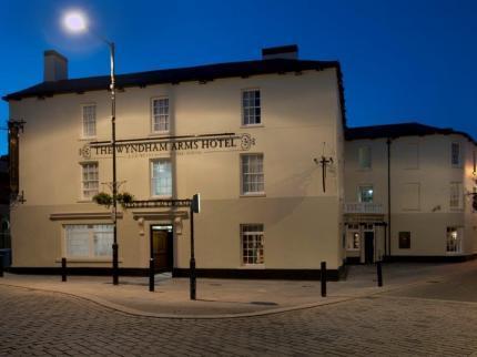 The Wyndham Arms-Wetherspoon Ξενοδοχείο Bridgend  Εξωτερικό φωτογραφία